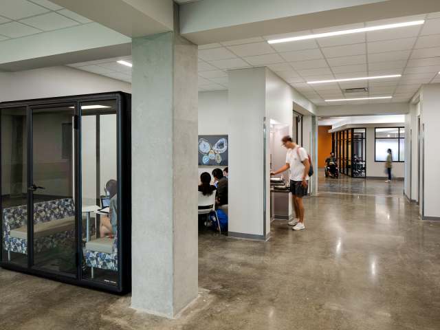 Paluxy I 1st flr hall 02