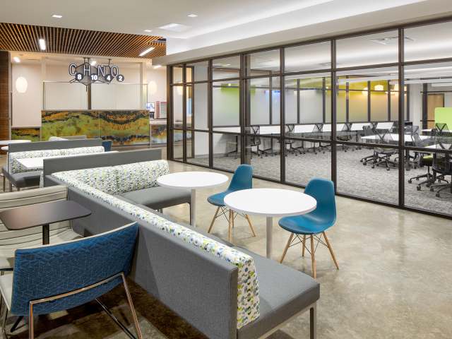 Paluxy I lobby 02